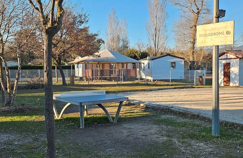 La Roque-d'Antheron Alquiler De RV | Caravan 'Mobil-home' with Shared Pool, Private Terrace and Air Conditioning