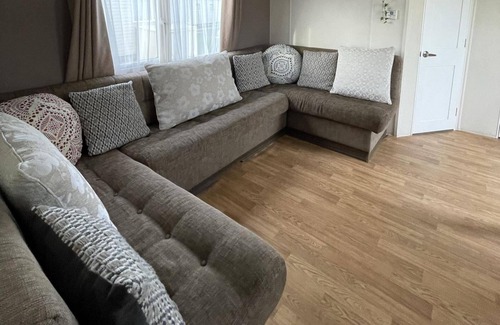 Clacton-on-Sea Cabina | Caravan - Sleeps 10 - Pet Friendly - Parking