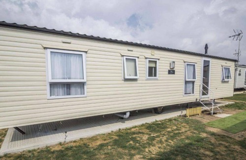 Clacton-on-Sea Cabina | Caravan - Sleeps 10 - Pet friendly - Parking