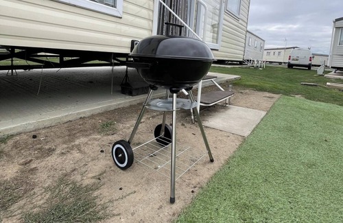 Clacton-on-Sea Cabina | Caravan - Sleeps 10 - Pet friendly - Parking
