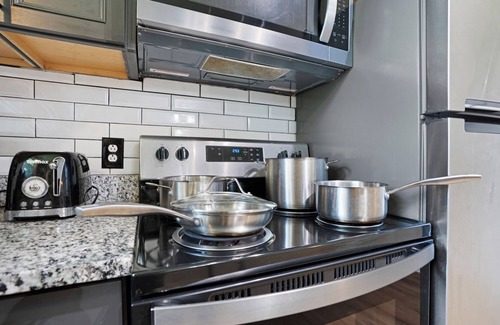 Clarksville Casa | Carbon Ridge 300mbps WiFi - Dog Friendly