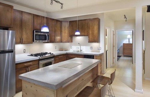 Carbondale Apartamento | Elegante y moderno Downtown Oasis - ¡Ubicación perfecta!