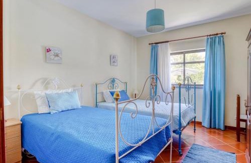 Camparca Casa | Carcavelos Villa with Pool