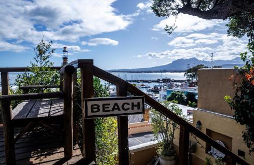 Gordons Bay Central Casa | Cardamom Cottage, sleeps 3 and 1 min walk to beach