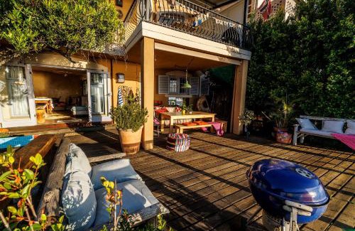 Gordons Bay Central Casa | Cardamom Cottage, sleeps 3 and 1 min walk to beach