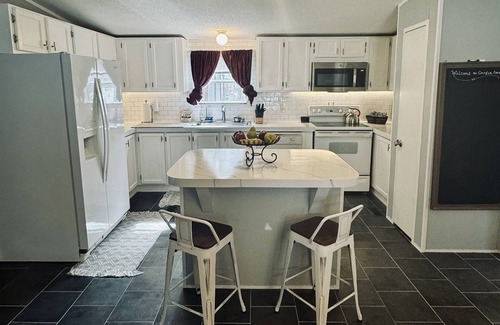 Bracey Cabaña | Carden Cove Lake Gaston, NC. 3 bed/2 bath, 9 beds and Watercrafts!