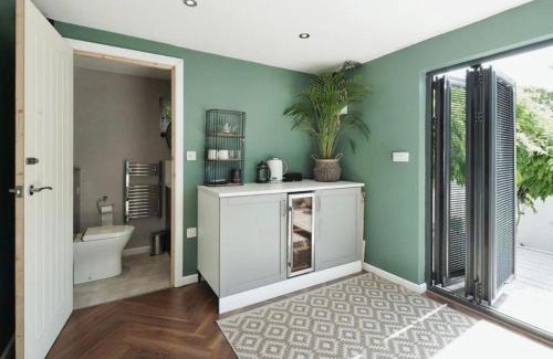 Brighton Casa | Carden Villa 4 Bedroom House With Hot Tub Pet Friendly