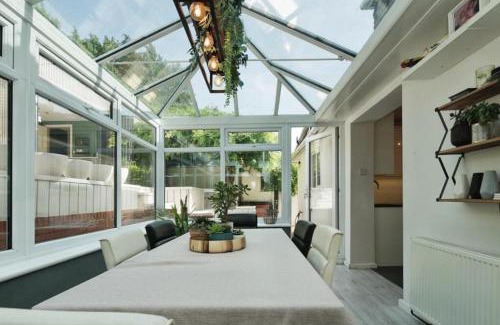 Brighton Casa | Carden Villa 4 Bedroom House With Hot Tub Pet Friendly