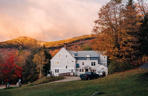 Bristol Condominio | Cardigan Mt Trailhead with Newfound Lake Minutes Away. Breakfast Included