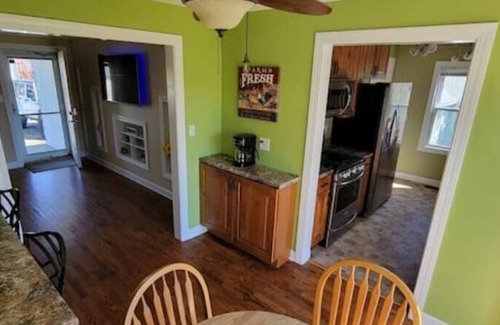 Muncie Casa | Cardinal Cottage - 2 bedroom cozy home