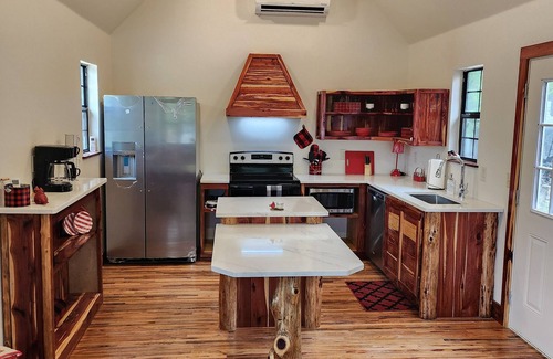 Cayuga Cabaña | Cardinal Cottage on the lake with beautiful views!