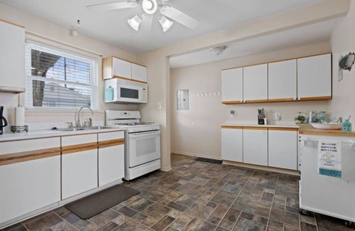 Lexington Casa | Cardinal Cottage Retreat! 4 Homes Away from beach!