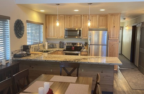 Munds Park Casa | Cardinal Nest: Modern Cabin in Munds Park - 20 min to Flag and 40 min to Sedona