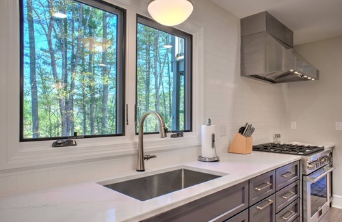 Penrose Casa | Cardinal's Roost 7 bedroom retreat with a hot tub and fire pit