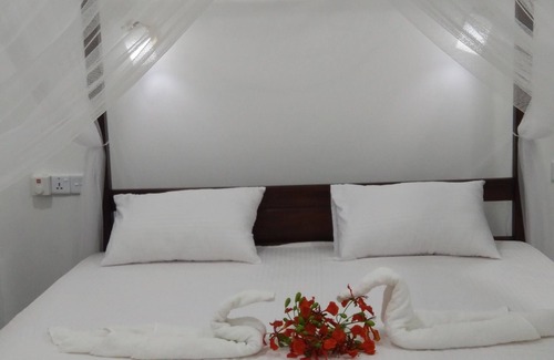 Pottuvil Division 2 Hotel | Cardinals Bay Resort