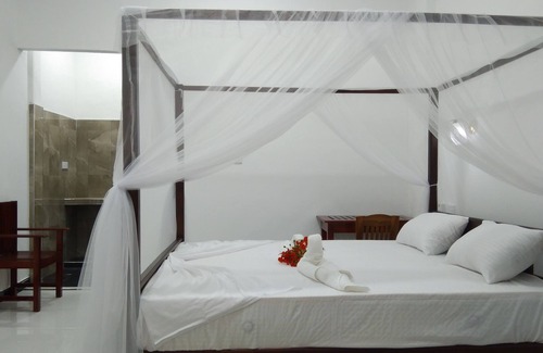 Pottuvil Division 2 Hotel | Cardinals Bay Resort