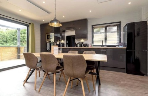 Looe Cabina | Cardinham Lodge 3 bedroom - max 6 occ - VP4