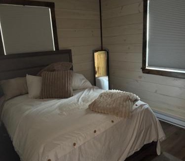 Mechanic Settlement Cabina | Cardwell cabins