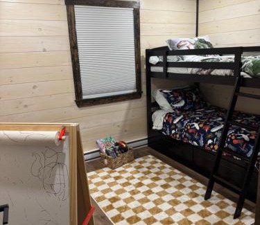 Mechanic Settlement Cabina | Cardwell cabins