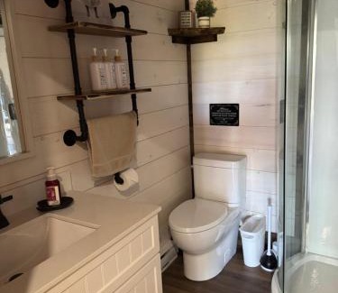 Mechanic Settlement Cabina | Cardwell cabins