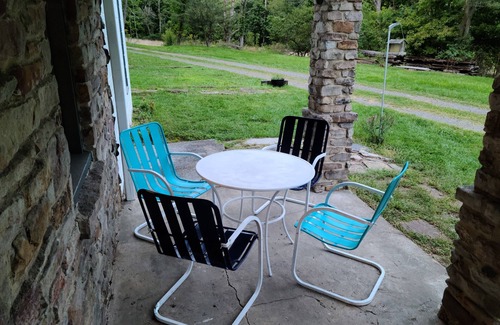 Hopewell Casa | Caretaker's Cottage - 4 Bedrooms Pet Friendly On The River