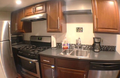 South Side Flats Apartamento | Carey Way Quarters - Explorer's Dream Pad