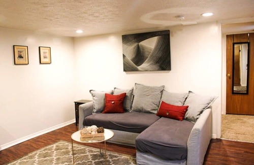 South Side Flats Apartamento | Carey Way Quarters - Explorer's Dream Pad