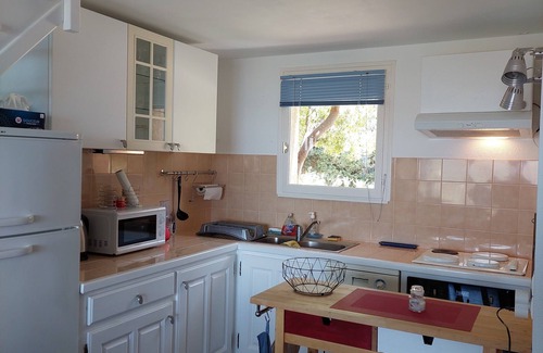 Cargese Apartamento | Cargèse sea view apartment in private residence with trees