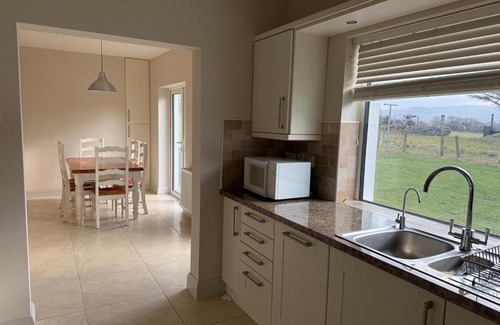 Cahirciveen Casa | Carhan River Holiday Home - Cahersiveen