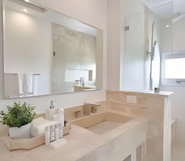 Juan Dolio - El Pueblo Apartamento | Caribbean Sea Waves View, Beachfront Apt.