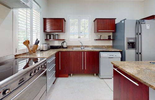 Port Edward Casa | Caribbean Estate Deluxe