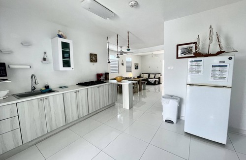 Arroyo Casa | Caribbean Sea Beachfront Solar Backup House Fisherman Village Boardwalk A/C WiFi