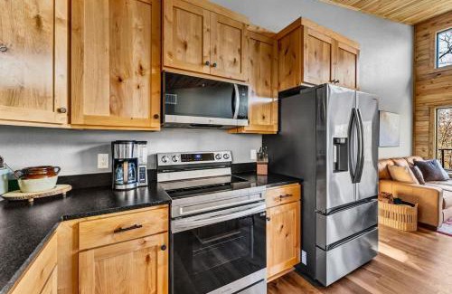 Fayetteville Casa | Caribou Cabin at Thunder Bluff