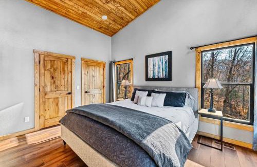 Fayetteville Casa | Caribou Cabin at Thunder Bluff
