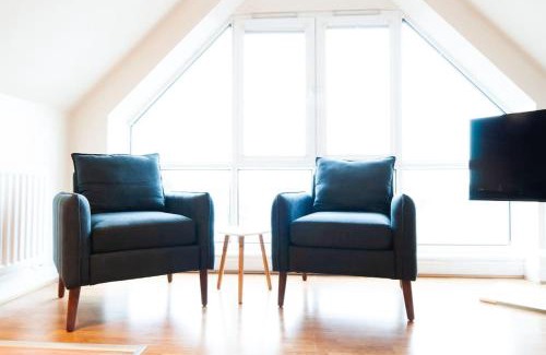 Burton on Trent Apartamento | Caribou Suite-Bright & Spacious 2-Bed, Gated Parking, Close to City & Hospital