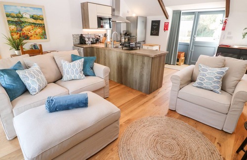 Newquay Casa | CARINES BARNS - POL, pet friendly, luxury holiday cottage in Cubert