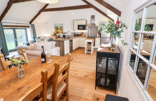 Newquay Casa | CARINES BARNS - POL, pet friendly, luxury holiday cottage in Cubert