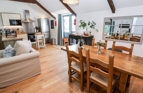 Newquay Casa | CARINES BARNS - POL, pet friendly, luxury holiday cottage in Cubert