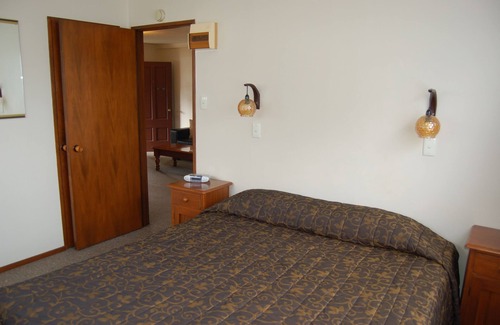 South Dunedin Hotel | Carisbrook Motel