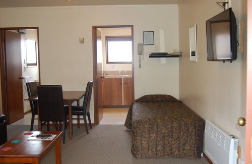 South Dunedin Hotel | Carisbrook Motel