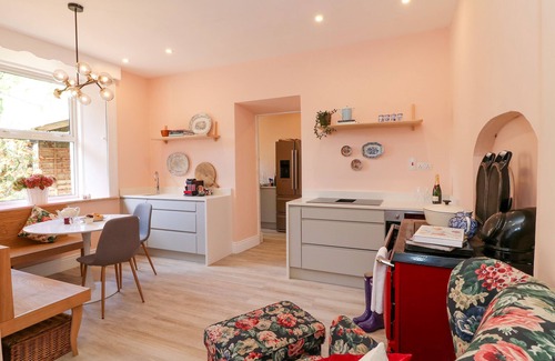 Enniscorthy Cabaña | CARLEY'S BRIDGE HOUSE, family friendly in Enniscorthy, County Wexford