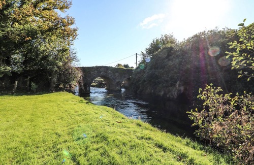 Enniscorthy Cabaña | CARLEY'S BRIDGE HOUSE, family friendly in Enniscorthy, County Wexford