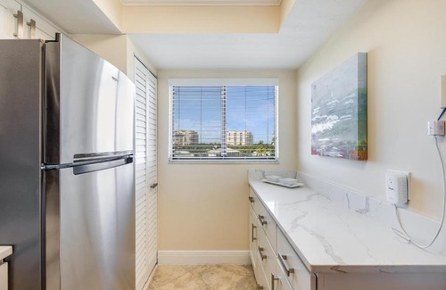 South Island Apartamento | Carlos Pointe 422, Heated Pool, 2 Bedrooms, Gulf Front, Elevator, Sleeps 6