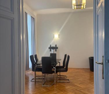 Innere Stadt Apartamento | Carlton Suites
