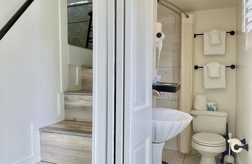 Golden Rectangle Casa | Carmel Green Lantern Inn