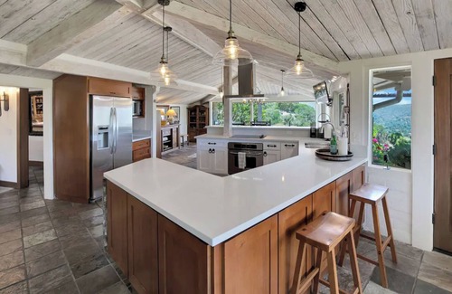 Carmel Valley Casa | Carmel Valley View Estate Above the Wineries with Hot Tub