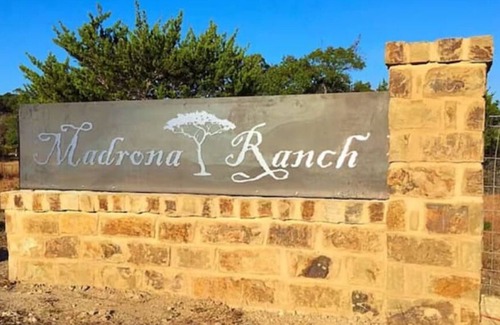 Dripping Springs Cabaña | Carmen Casita Stargaze Hilltop