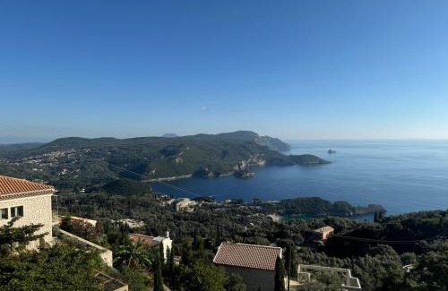 Lakones Apartamento | Carmen's 1st floor Apartment with floor Sea View and roof terrace- Lakones