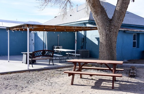 Marfa Apartamento | Carmen's Marfa Boutique Hotel/Elsie King Bedroom En-Suite