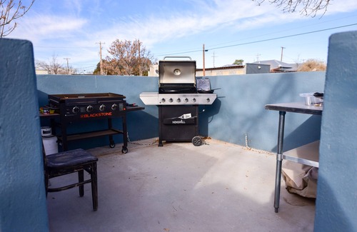 Marfa Apartamento | Carmen's Marfa Boutique Hotel/Elsie King Bedroom En-Suite